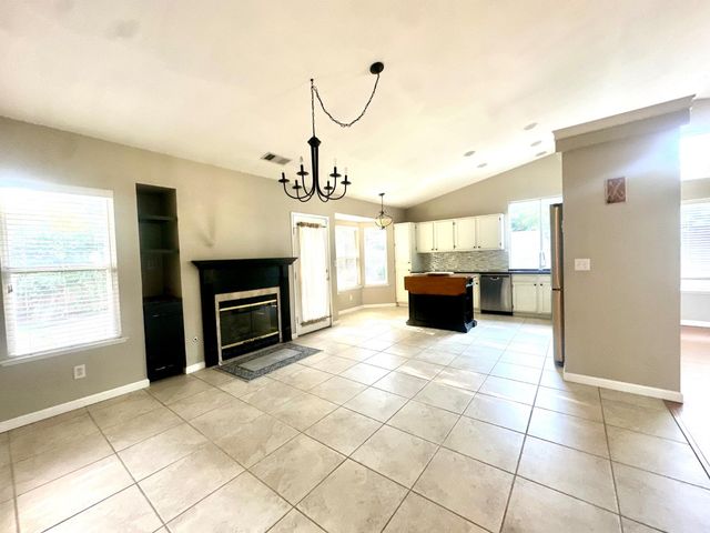1212 Carson Avenue, Clovis, CA 93611