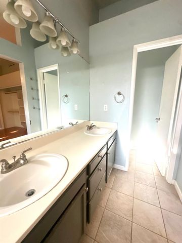 1212 Carson Avenue, Clovis, CA 93611