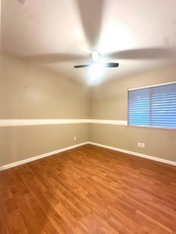 1212 Carson Avenue, Clovis, CA 93611