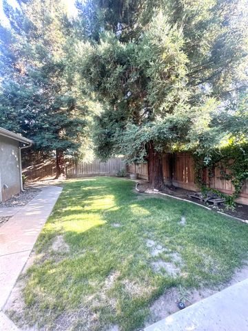 1212 Carson Avenue, Clovis, CA 93611