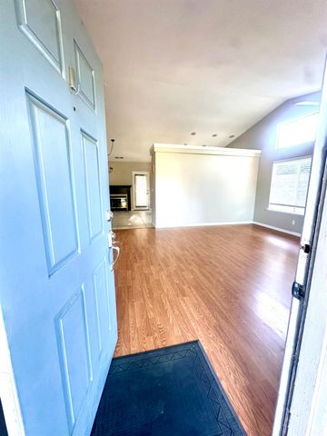 1212 Carson Avenue, Clovis, CA 93611