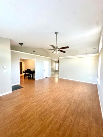 1212 Carson Avenue, Clovis, CA 93611