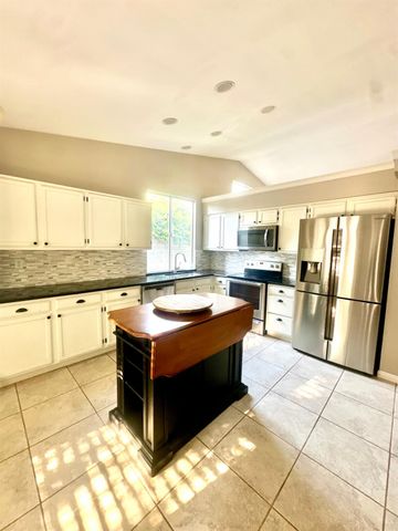 1212 Carson Avenue, Clovis, CA 93611