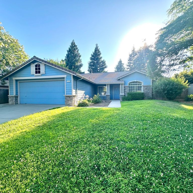 1212 Carson Avenue, Clovis, CA 93611