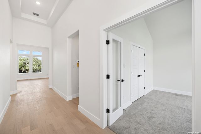 1801 N Chateau, Kerrville, TX 78028