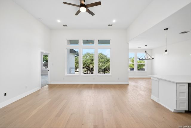 1801 N Chateau, Kerrville, TX 78028