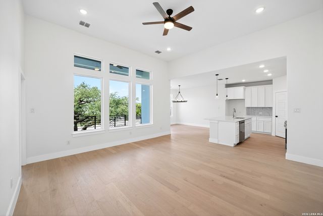 1801 N Chateau, Kerrville, TX 78028