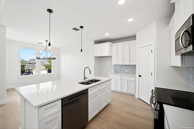 1801 N Chateau, Kerrville, TX 78028