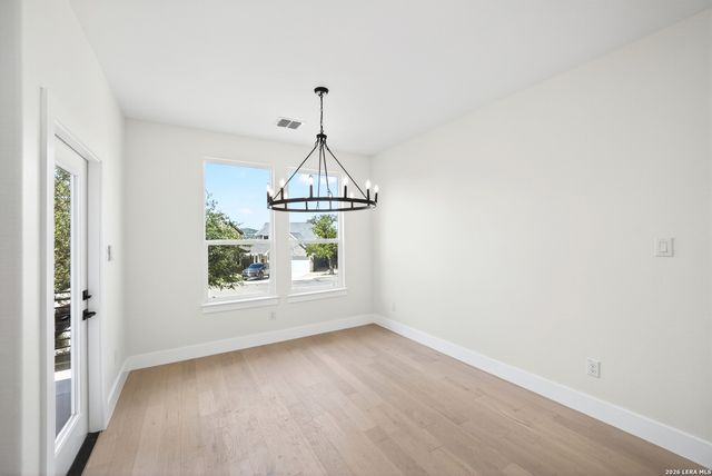 1801 N Chateau, Kerrville, TX 78028