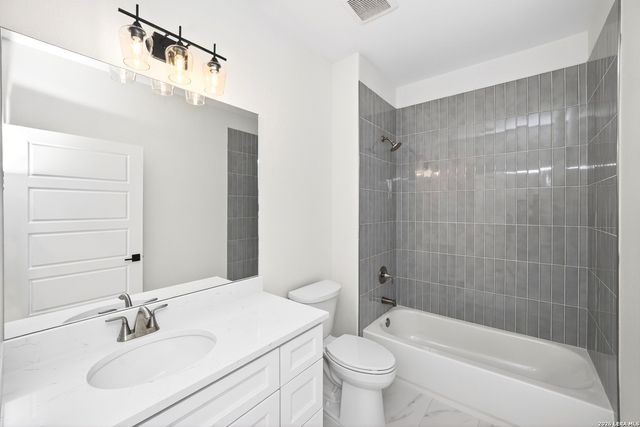 1801 N Chateau, Kerrville, TX 78028