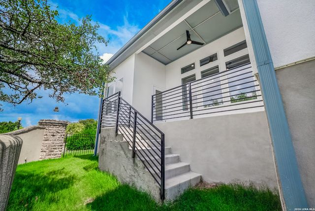1801 N Chateau, Kerrville, TX 78028
