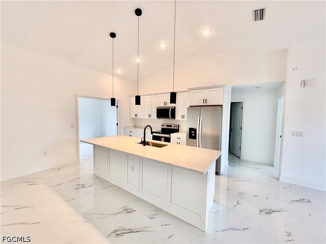 2600 26th ST W, Lehigh Acres, FL 33971