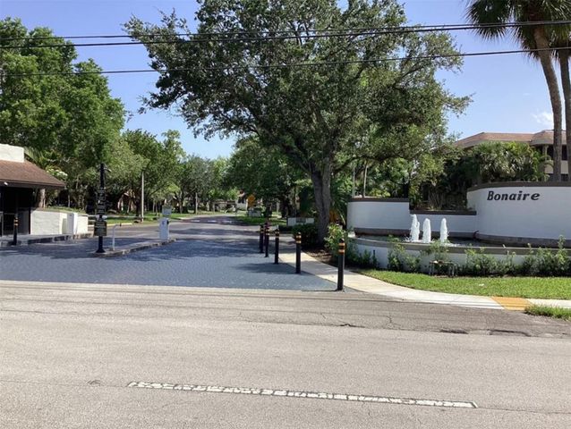 7515 NW 79th Avenue 311, Tamarac, FL 33321