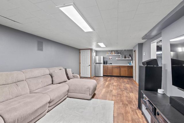 1006 S 109th STREET, West Allis, WI 53214