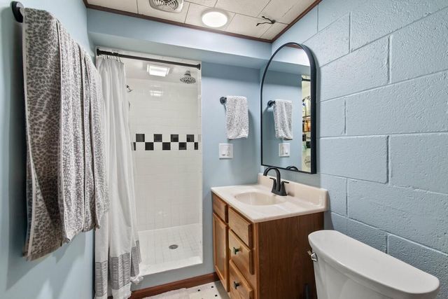 1006 S 109th STREET, West Allis, WI 53214