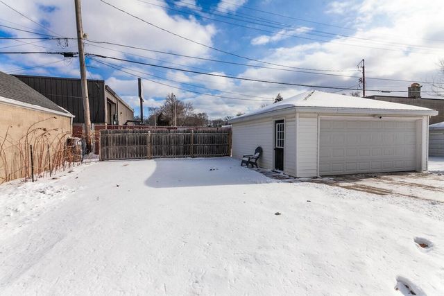 1006 S 109th STREET, West Allis, WI 53214
