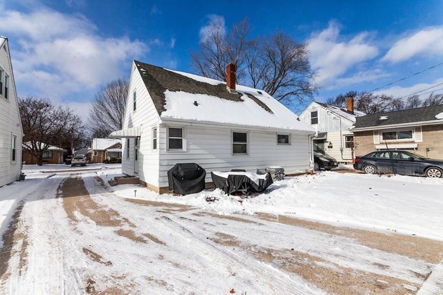 1006 S 109th STREET, West Allis, WI 53214