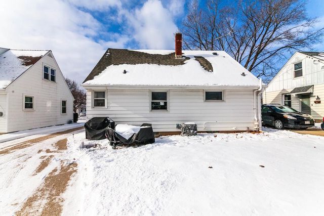 1006 S 109th STREET, West Allis, WI 53214