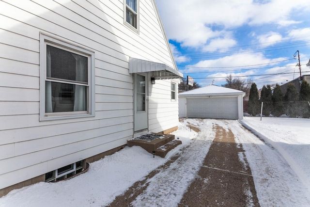 1006 S 109th STREET, West Allis, WI 53214