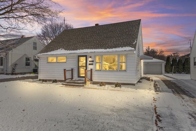 1006 S 109th STREET, West Allis, WI 53214