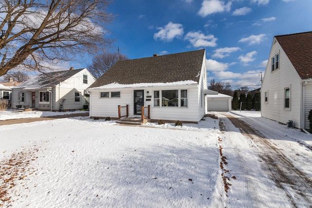 1006 S 109th STREET, West Allis, WI 53214