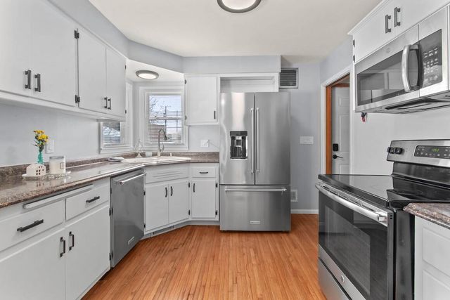 1006 S 109th STREET, West Allis, WI 53214