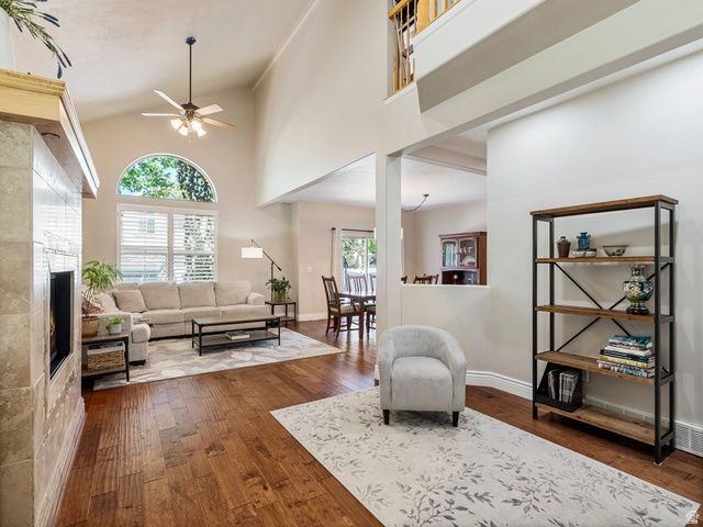 1319 E OLD MAPLE CT, Murray, UT 84117