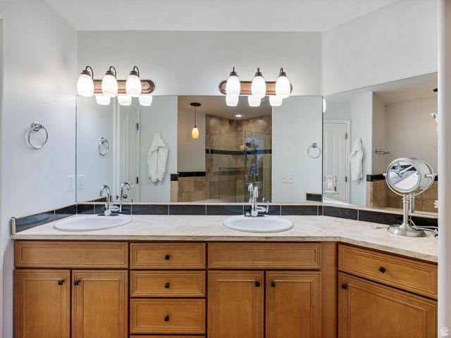 1319 E OLD MAPLE CT, Murray, UT 84117
