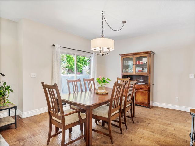 1319 E OLD MAPLE CT, Murray, UT 84117