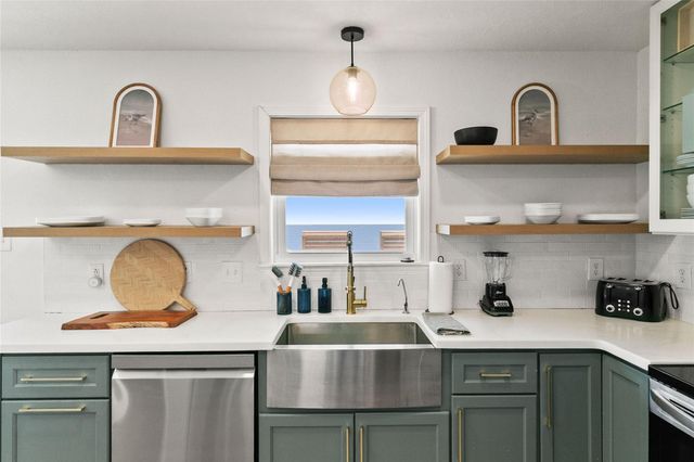 1213 Sargasso Circle, Surfside Beach, TX 77541