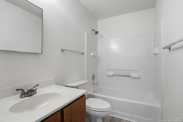 435 territory oak, San Antonio, TX 78253