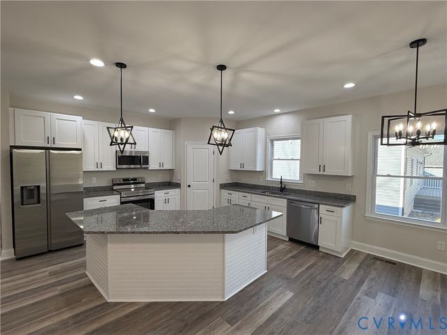 192 Woodmount Dr, Colonial Beach, VA 22443