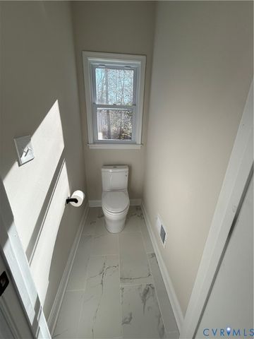 192 Woodmount Dr, Colonial Beach, VA 22443