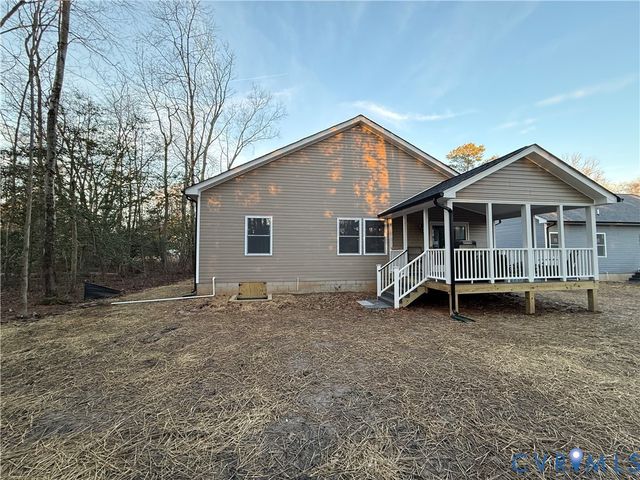 192 Woodmount Dr, Colonial Beach, VA 22443