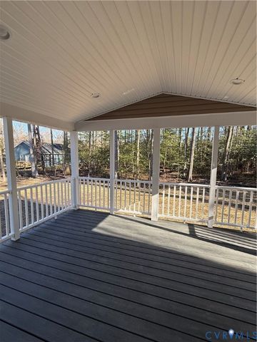 192 Woodmount Dr, Colonial Beach, VA 22443