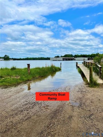 192 Woodmount Dr, Colonial Beach, VA 22443