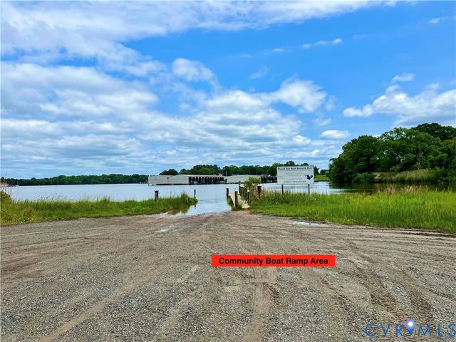 192 Woodmount Dr, Colonial Beach, VA 22443