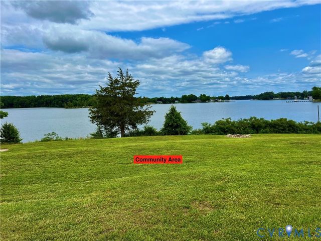 192 Woodmount Dr, Colonial Beach, VA 22443