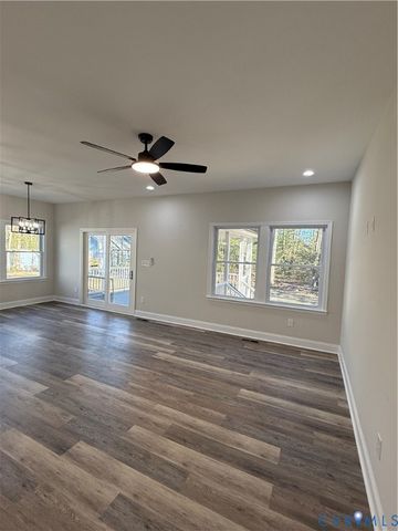 192 Woodmount Dr, Colonial Beach, VA 22443