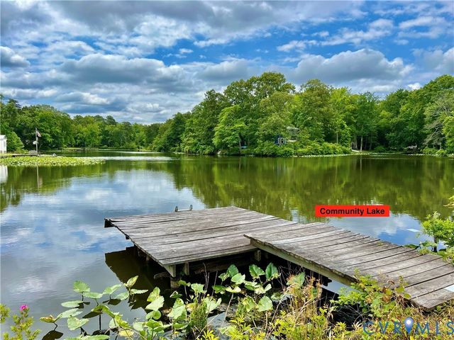 192 Woodmount Dr, Colonial Beach, VA 22443