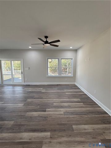 192 Woodmount Dr, Colonial Beach, VA 22443