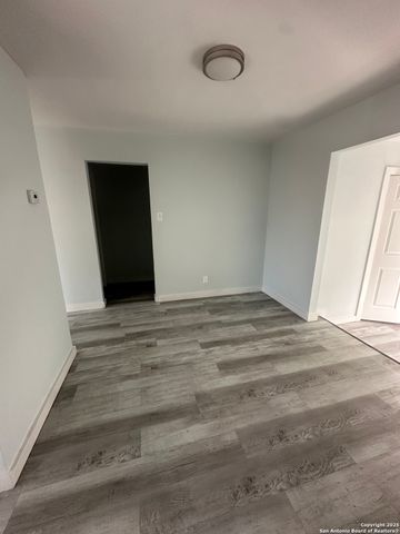 710 Sterling, San Antonio, TX 78220