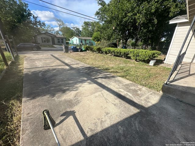 710 Sterling, San Antonio, TX 78220