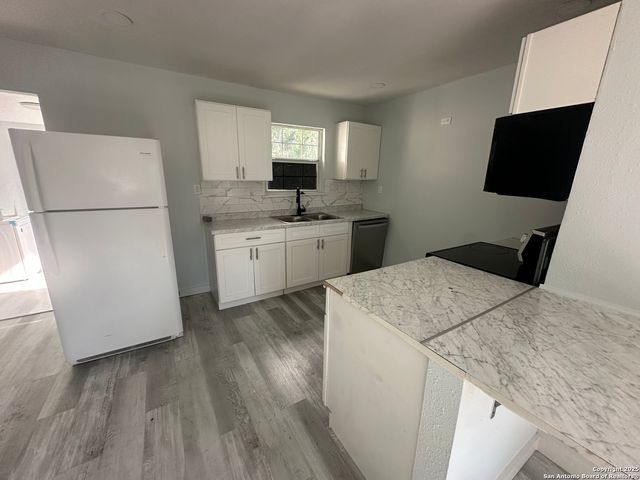 710 Sterling, San Antonio, TX 78220