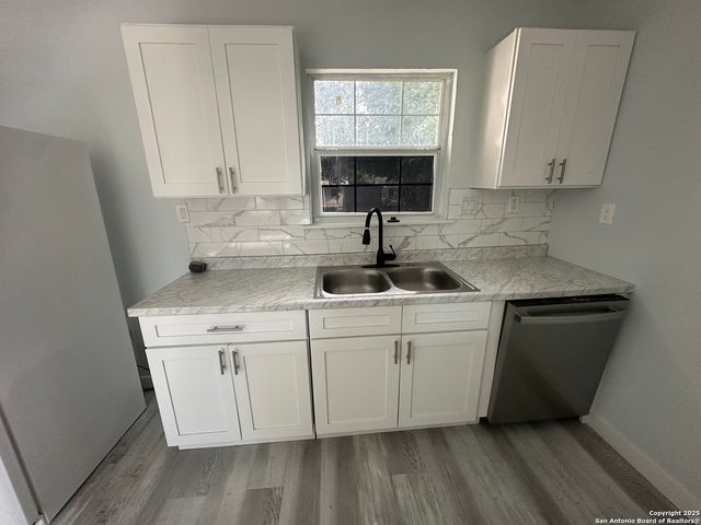 710 Sterling, San Antonio, TX 78220