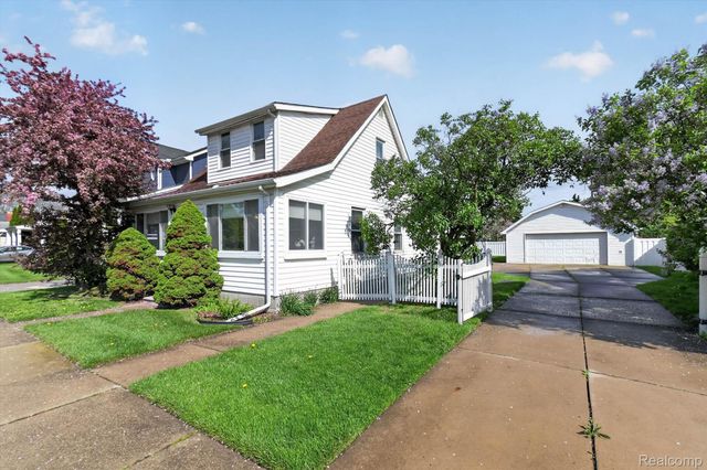 1518 Chestnut Street, Wyandotte, MI 48192