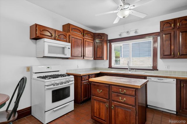 1518 Chestnut Street, Wyandotte, MI 48192