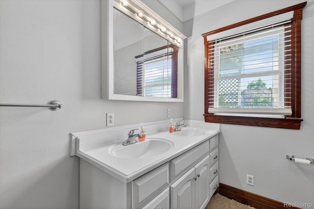 1518 Chestnut Street, Wyandotte, MI 48192