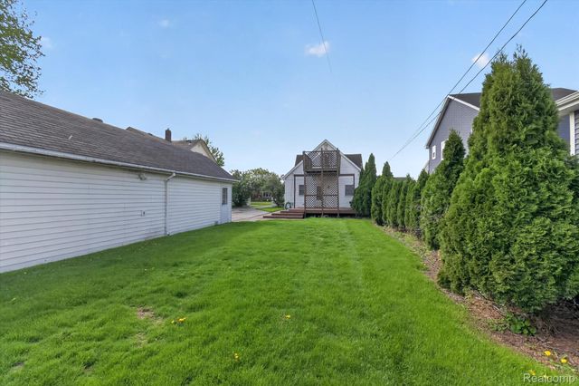 1518 Chestnut Street, Wyandotte, MI 48192