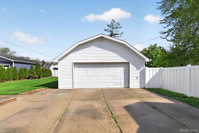 1518 Chestnut Street, Wyandotte, MI 48192